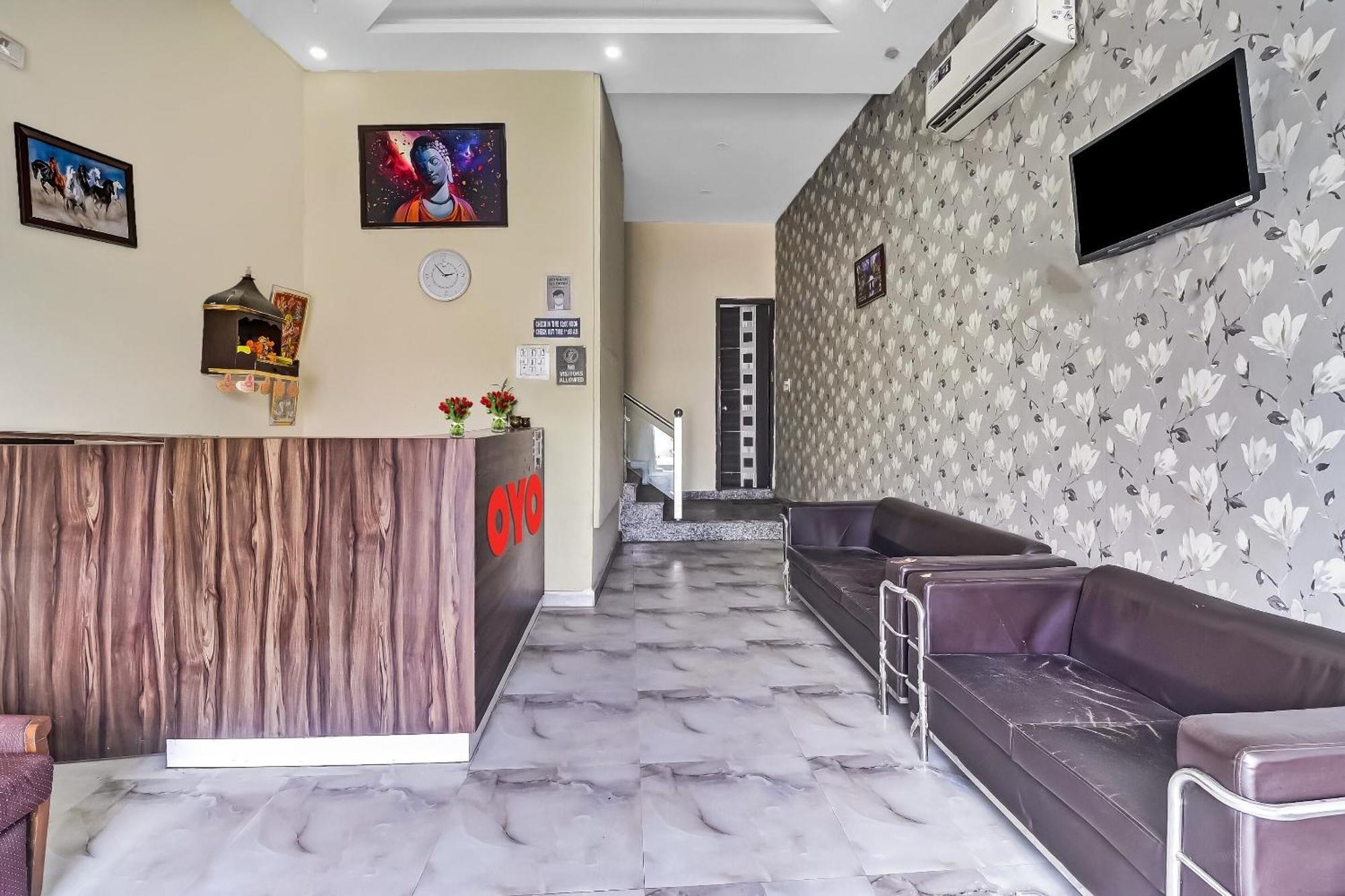 Hotel O Prince Home Stay Near Ambience Mall New Delhi Exterior photo