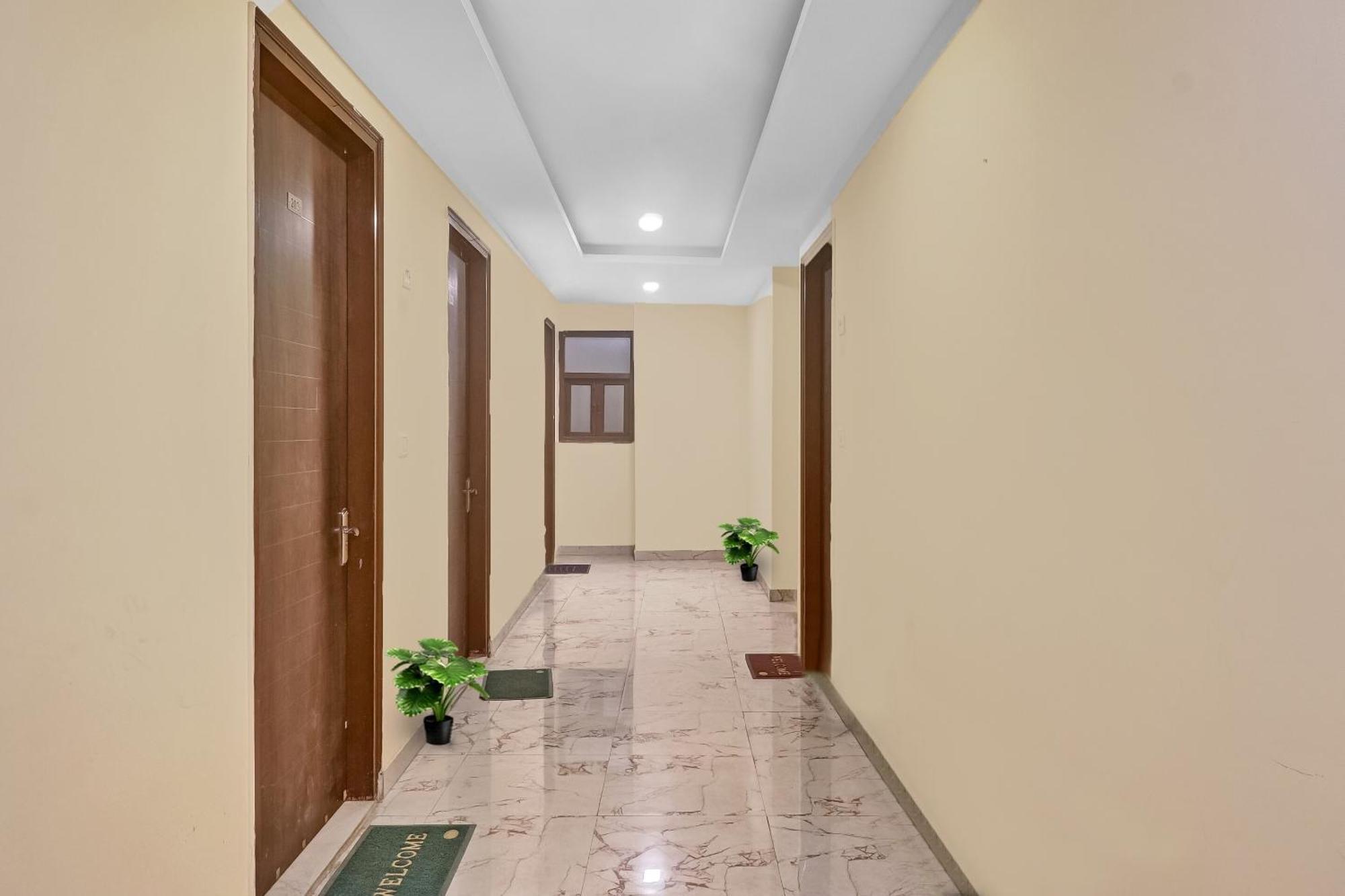 Hotel O Prince Home Stay Near Ambience Mall New Delhi Exterior photo